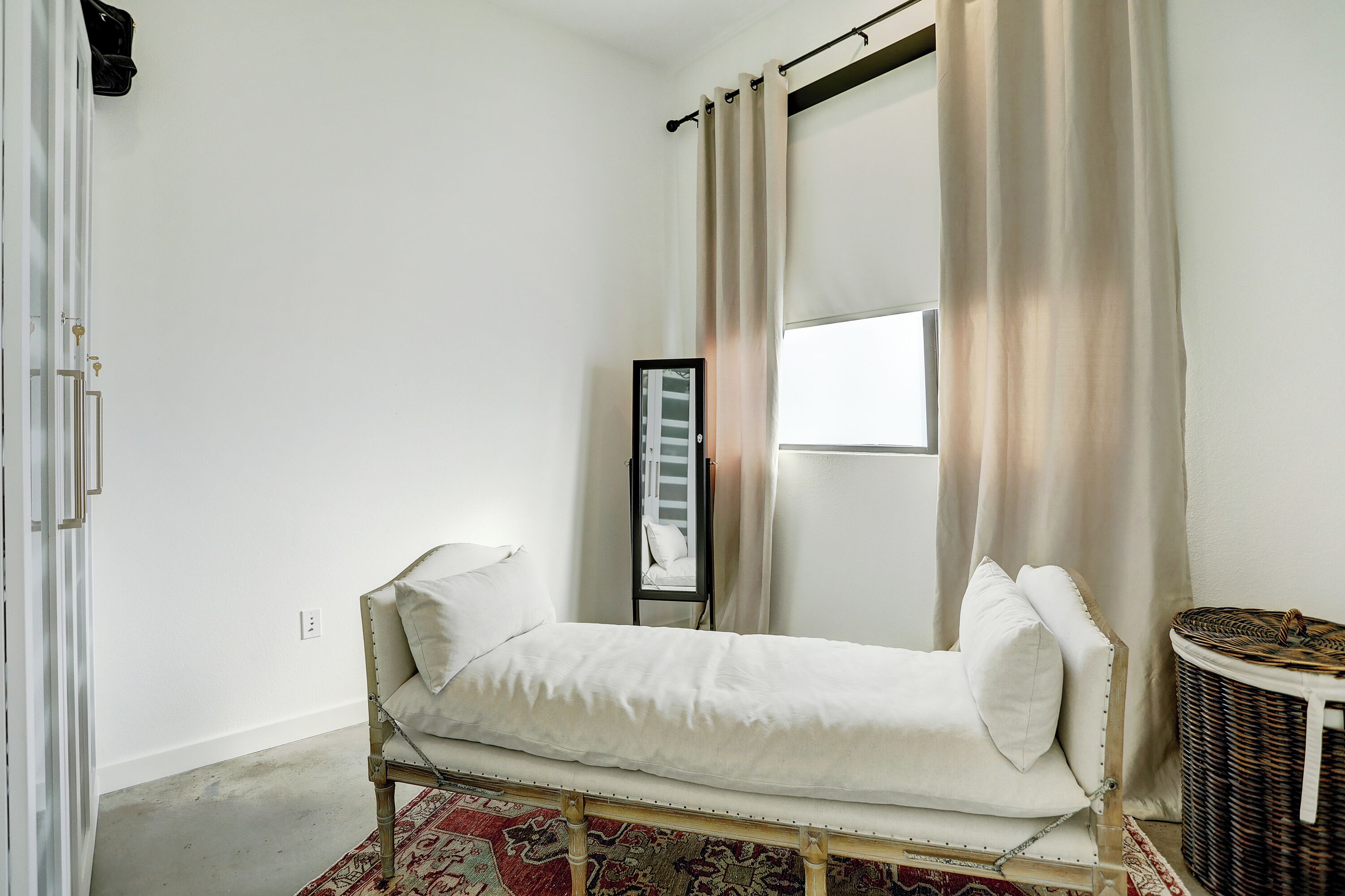 Blackout curtains, free WiFi