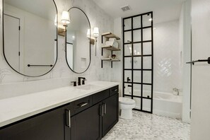 Bathroom - Lamar Treehouse (Austin)