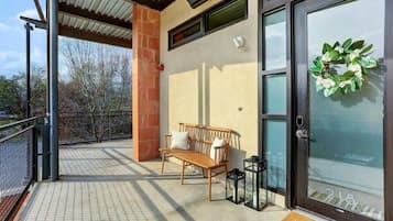 House, Private Bathroom (Lamar Treehouse) | Exterior