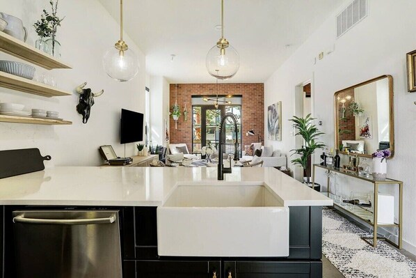 Apartment, Pets allowed | Shared kitchen - Lamar Treehouse (Austin)