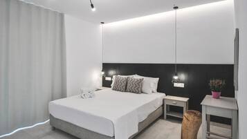 Deluxe Double Room | Hypo-allergenic bedding, soundproofing, free WiFi, bed sheets
