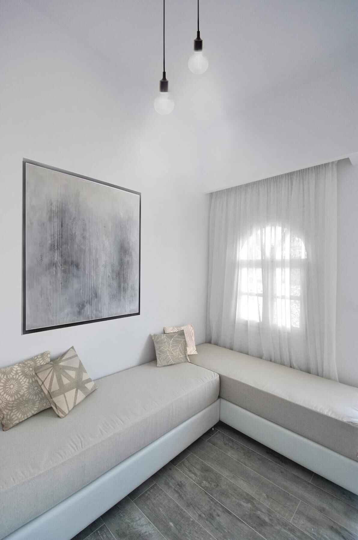 Deluxe Apartment | Living room | 32-inch flat-screen TV with satellite channels