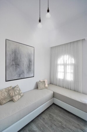 32-inch flat-screen TV with satellite channels - Imeres Studios & Apartments (Polychrono)