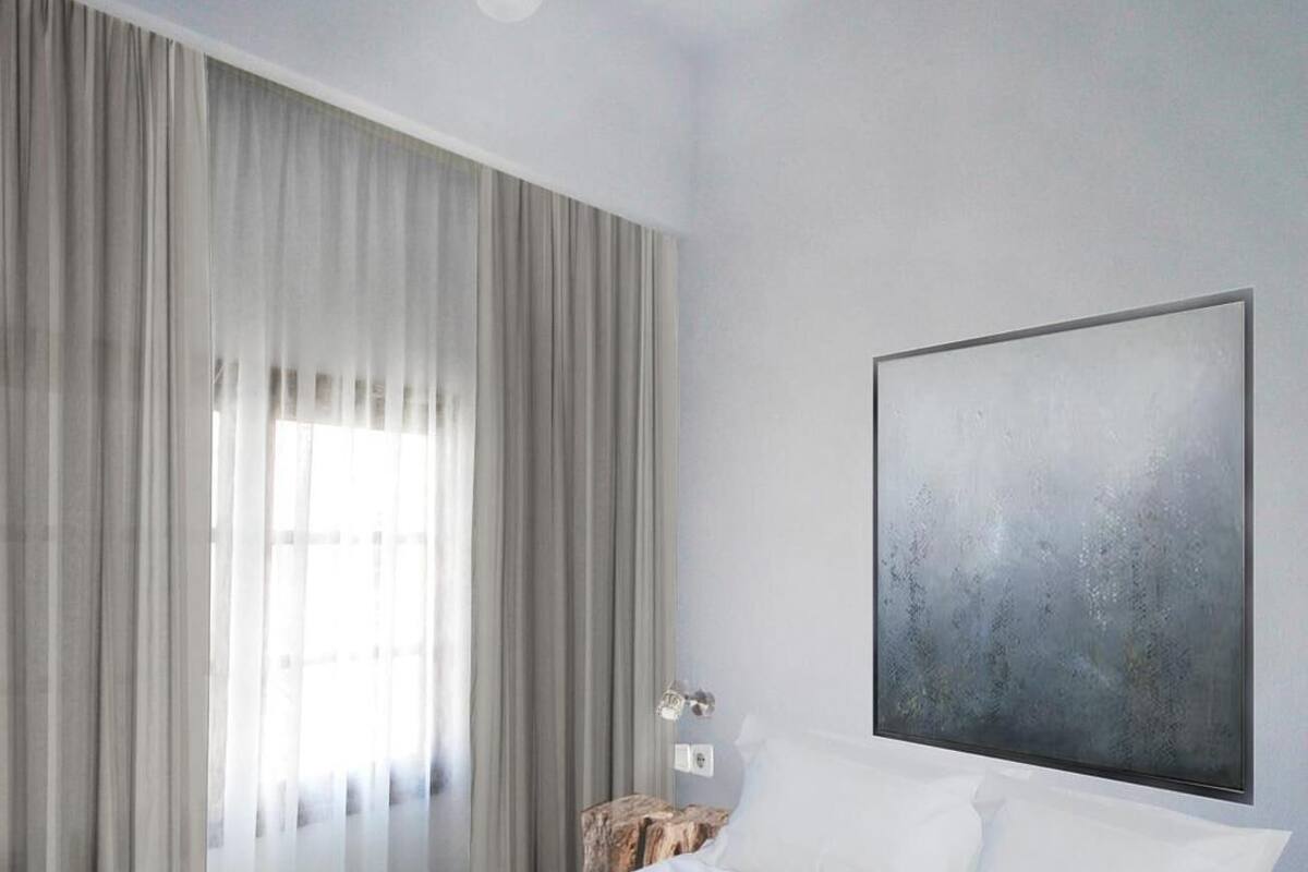 Deluxe Apartment | Hypo-allergenic bedding, soundproofing, free WiFi, bed sheets