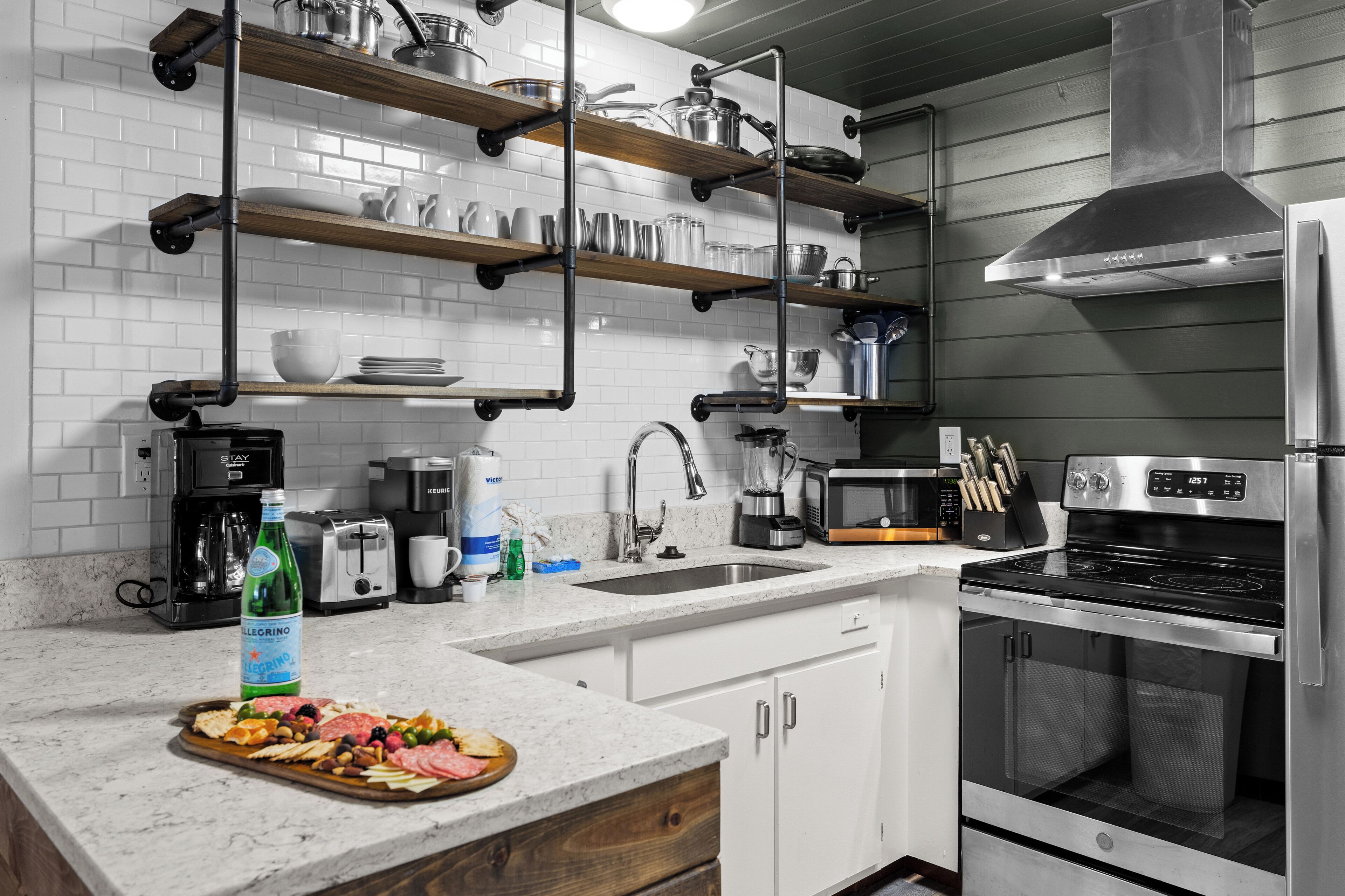 Coffee/tea maker, fridge, microwave, oven