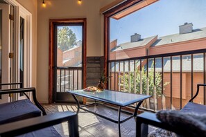 Dining - Downtown Gatlinburg~3Bed/3Bath~Walk to Town~Mintues to Anakeesta and The Strip (Gatlinburg)