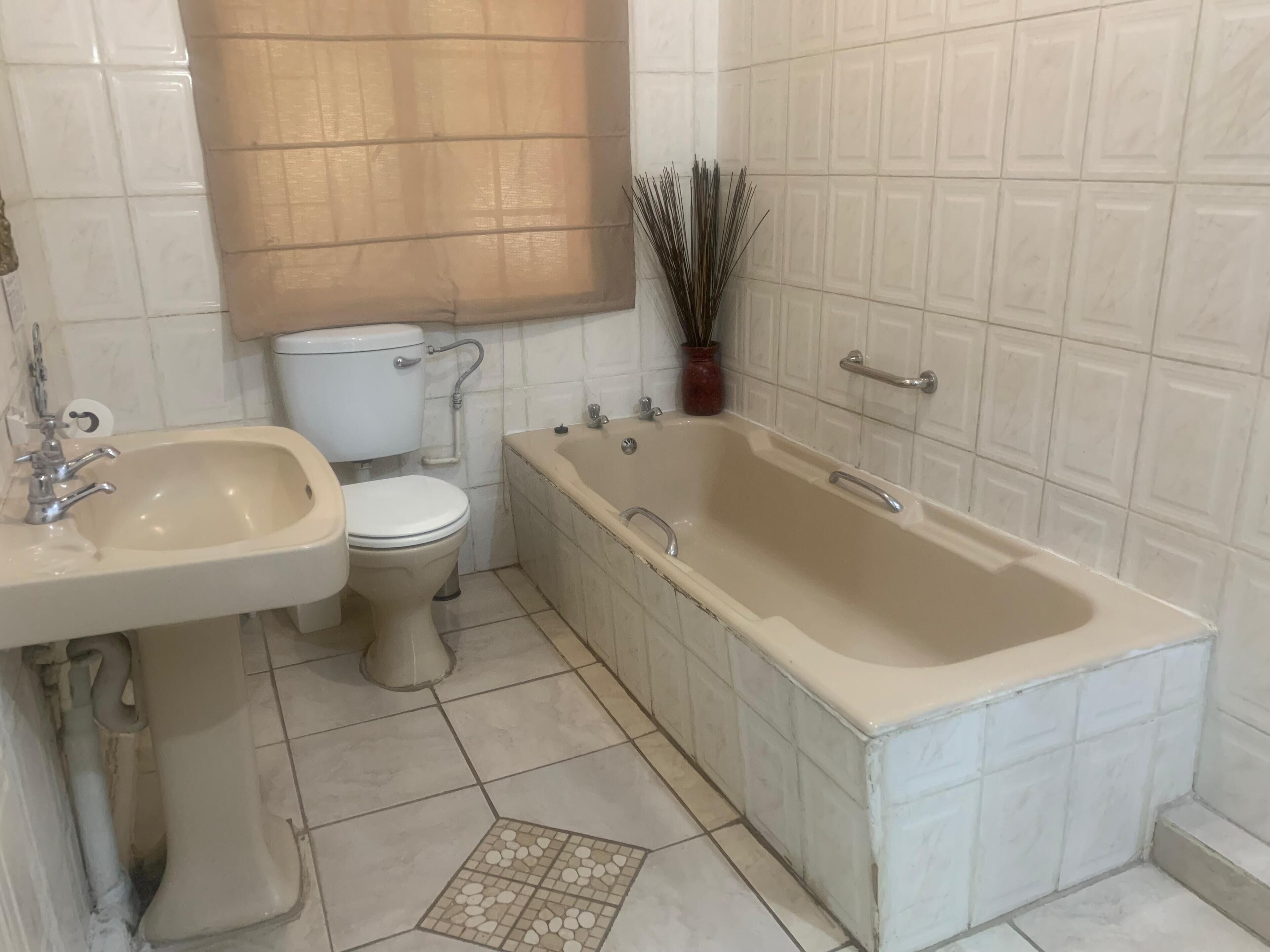 Comfort Double or Twin Room, Garden View | Bathroom