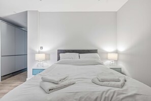 Bureau, fer et planche à repasser, Wi-Fi, draps fournis