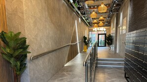 A modern hotel lobby with a marble floor, metal handrails, and a row of black lockers. - Modern & Spacious Studio Apartment in Leicester (Leicester)