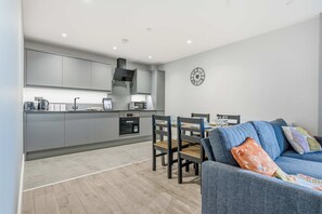 Interior - Modern & Spacious Studio Apartment in Leicester (Leicester)