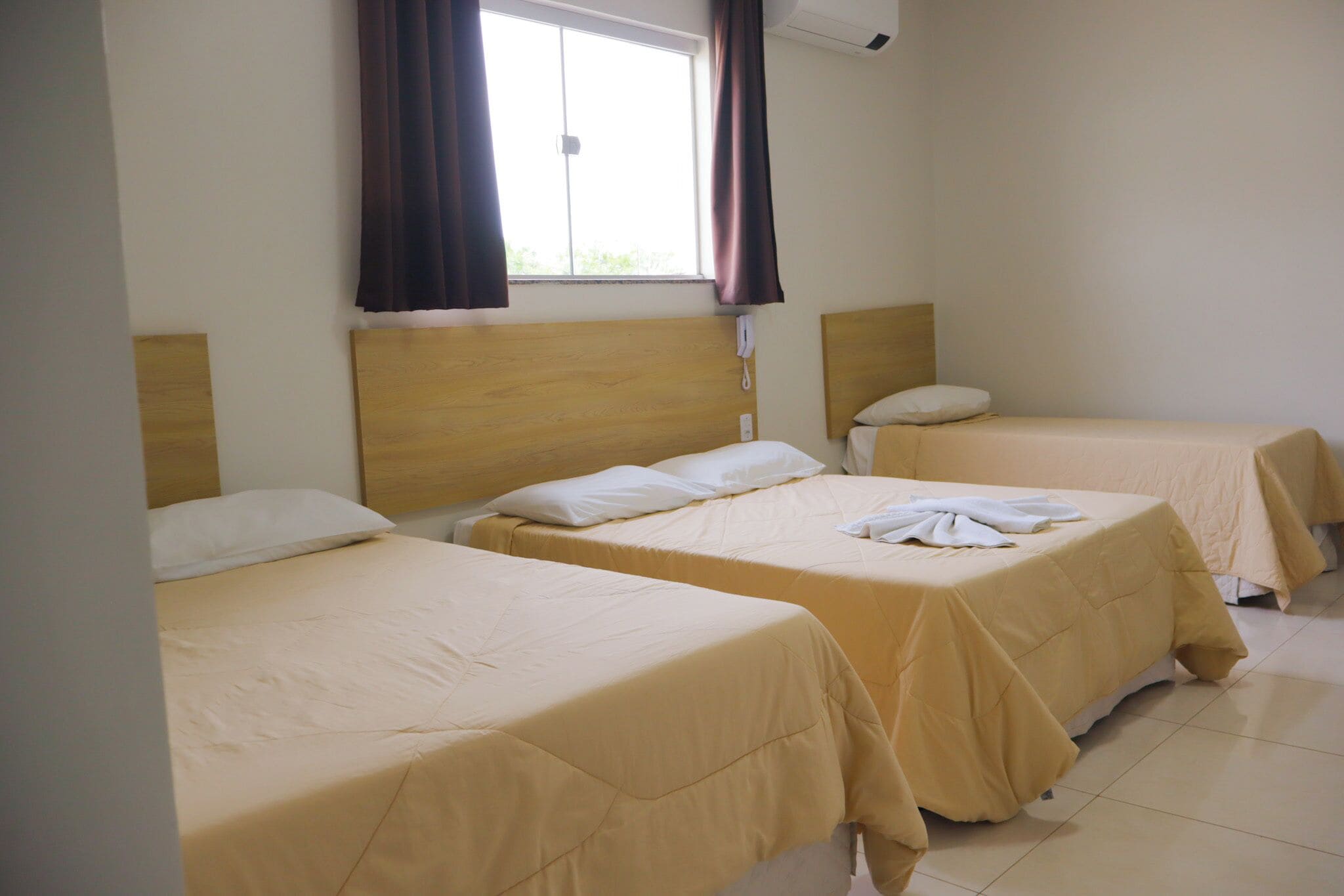 Familiekamer | Een bureau, een laptopwerkplek, gratis wifi