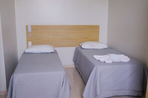 Habitación Deluxe con 2 camas individuales | Escritorio, espacio para trabajar con un portátil, wifi gratis