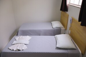 Deluxe Twin Room | Desk, laptop workspace, free WiFi - HOTEL COMFORT STYLES (Almenara)