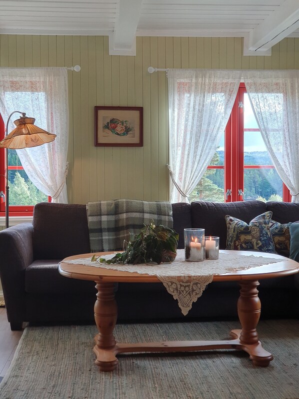 Traditional Cottage, Lake View - Bolkesjø Gaard (Notodden)