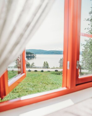 Traditional Cottage, Lake View | Lake view