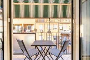 Outdoor dining - Casa Maréa, Apt 400 m from Beach & 30 min da Roma (Ostia)