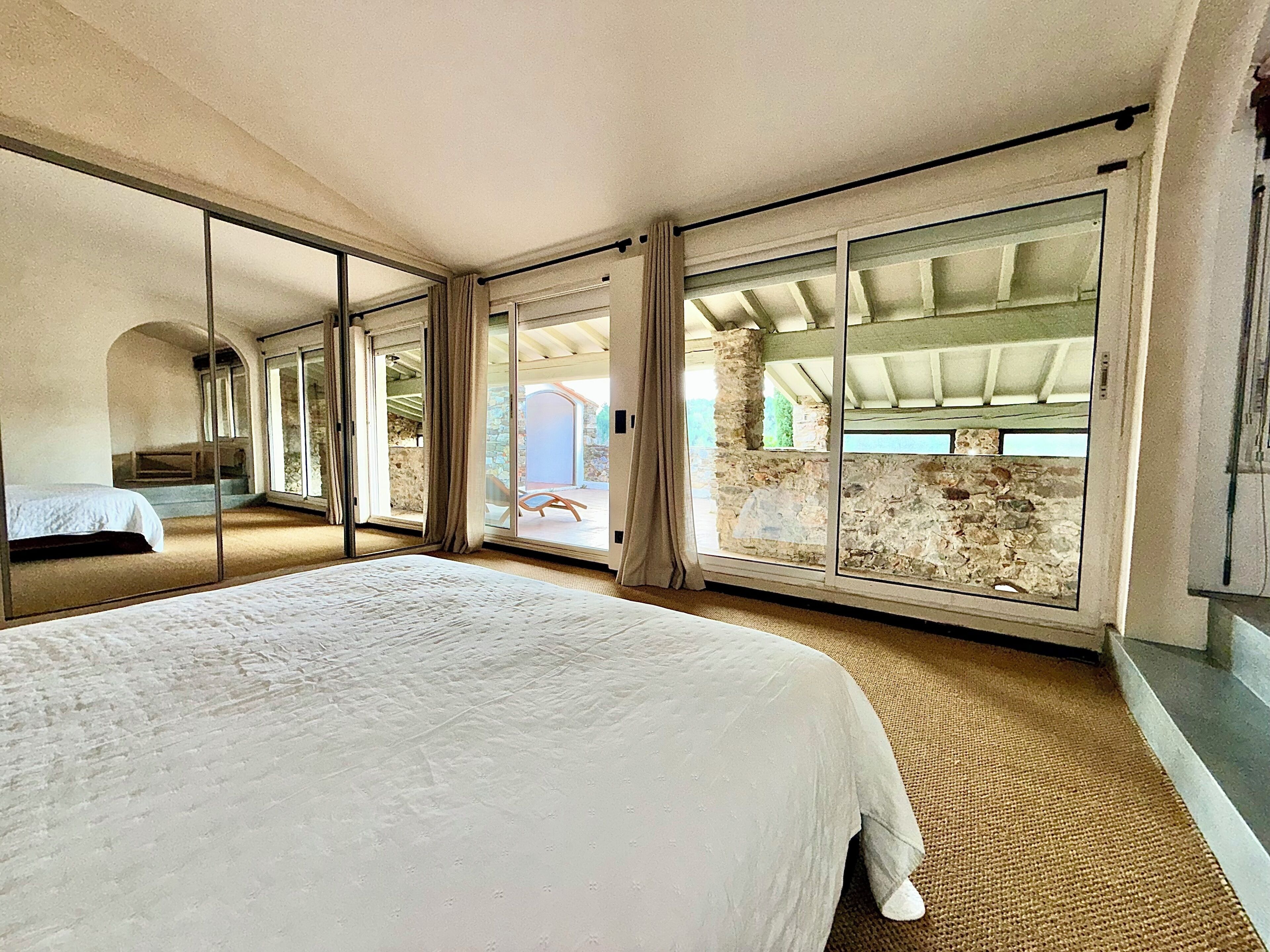 Fer et planche à repasser, Wi-Fi gratuit, draps fournis