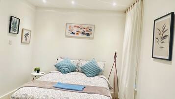 Iron/ironing board, free WiFi, bed sheets