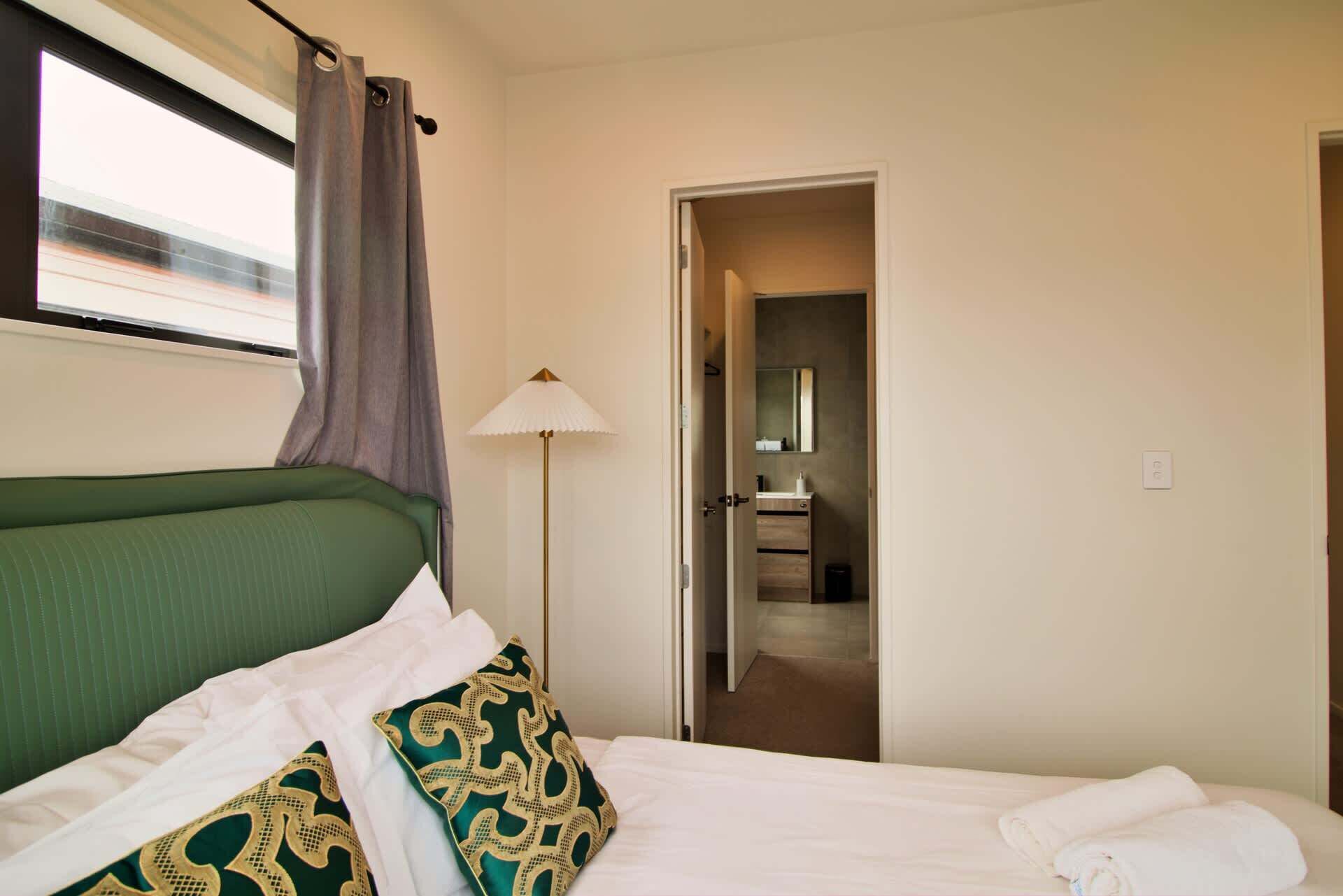 4 bedrooms, iron/ironing board, Internet, bed sheets