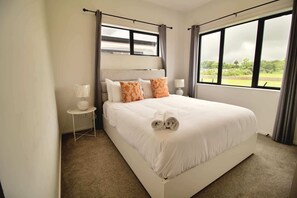 4 habitaciones, tabla de planchar con plancha y acceso a internet 