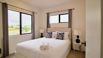 4 bedrooms, iron/ironing board, internet, bed sheets