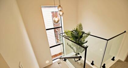 Beautiful Brand New Modern Living Getaway