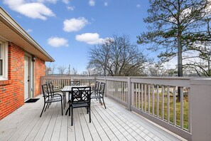 House, 4 Bedrooms | Outdoor dining - New! Quiet Retreat Near Opryland & Airport (Nashville)