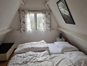 Chalet | 2 bedrooms, bed sheets - Durbuy Chalet With Modern Comforts (Durbuy)