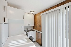 Hus, 3 soverom | Eget kjøkken | Kjøleskap, ovn, kaffetrakter/tekoker og brødrister