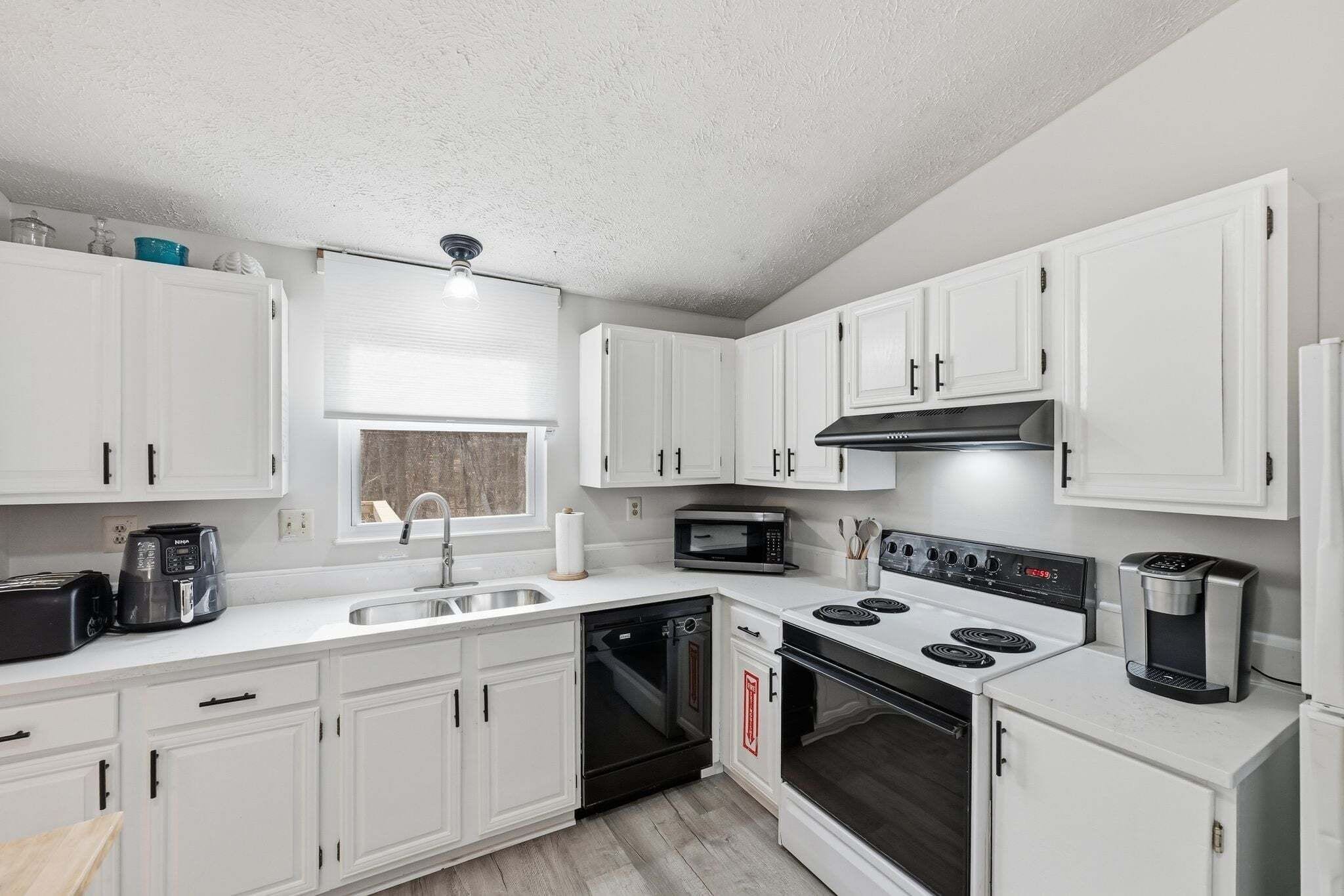 House, 3 Bedrooms | Private kitchen