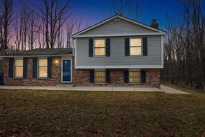 House, 3 Bedrooms | Exterior detail - Manassas Comfort Cozy 3br Family Home 3 Bedroom Home (Manassas)