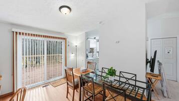 House, 3 Bedrooms | Dining