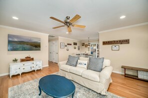 獨棟房屋, 3 間臥室 | 起居區 | 智慧型電視