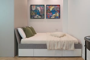Bügeleisen/Bügelbrett, Reisekinderbett, kostenloses WLAN, Bettwäsche