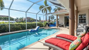 A heated pool - 1621 Almeria Court- Discover your perfect Island getaway (Marco Island)