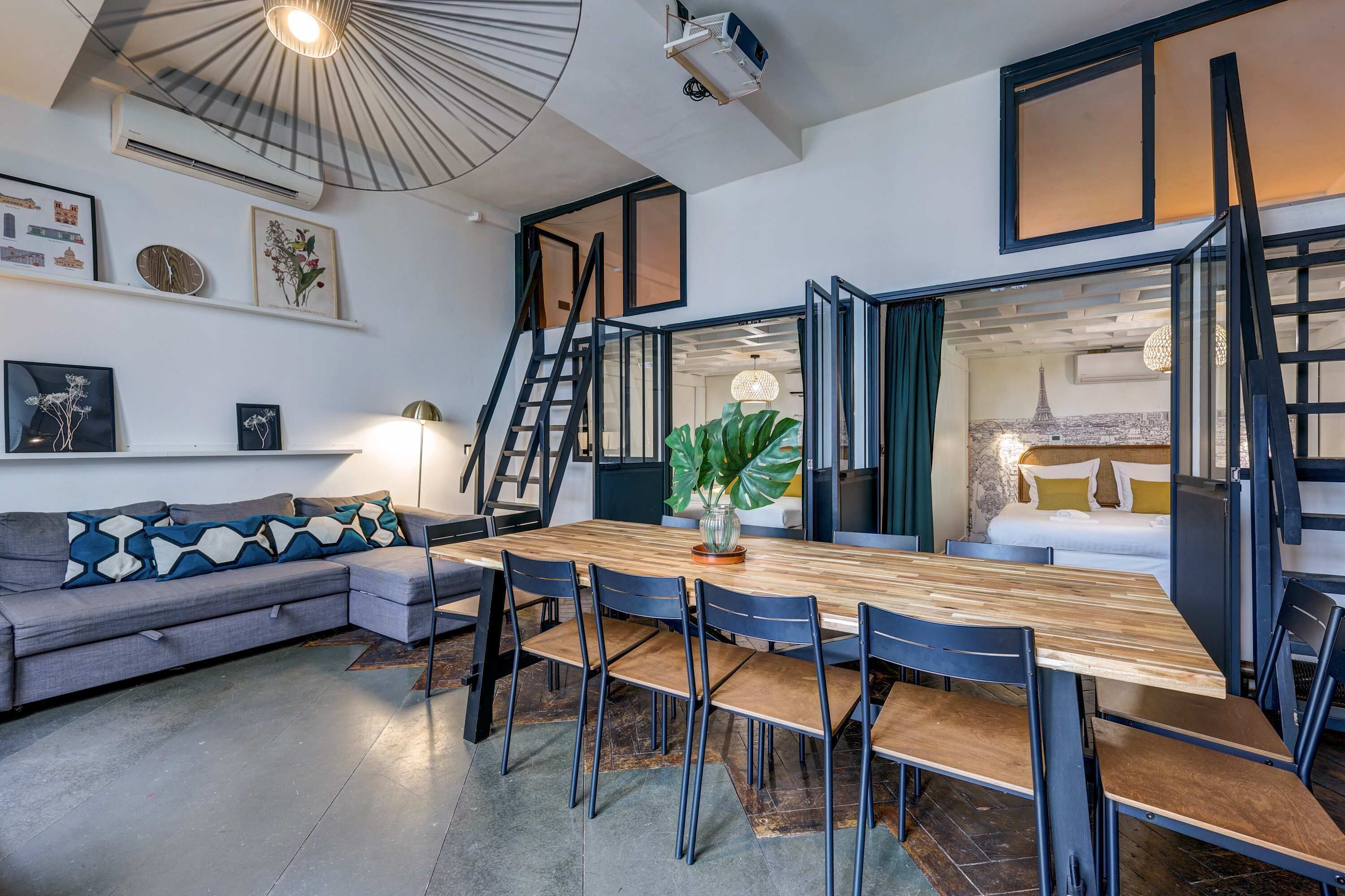 An Ideal Blend Of Comfort, Parisian Charm-just Steps From Place De La République - France