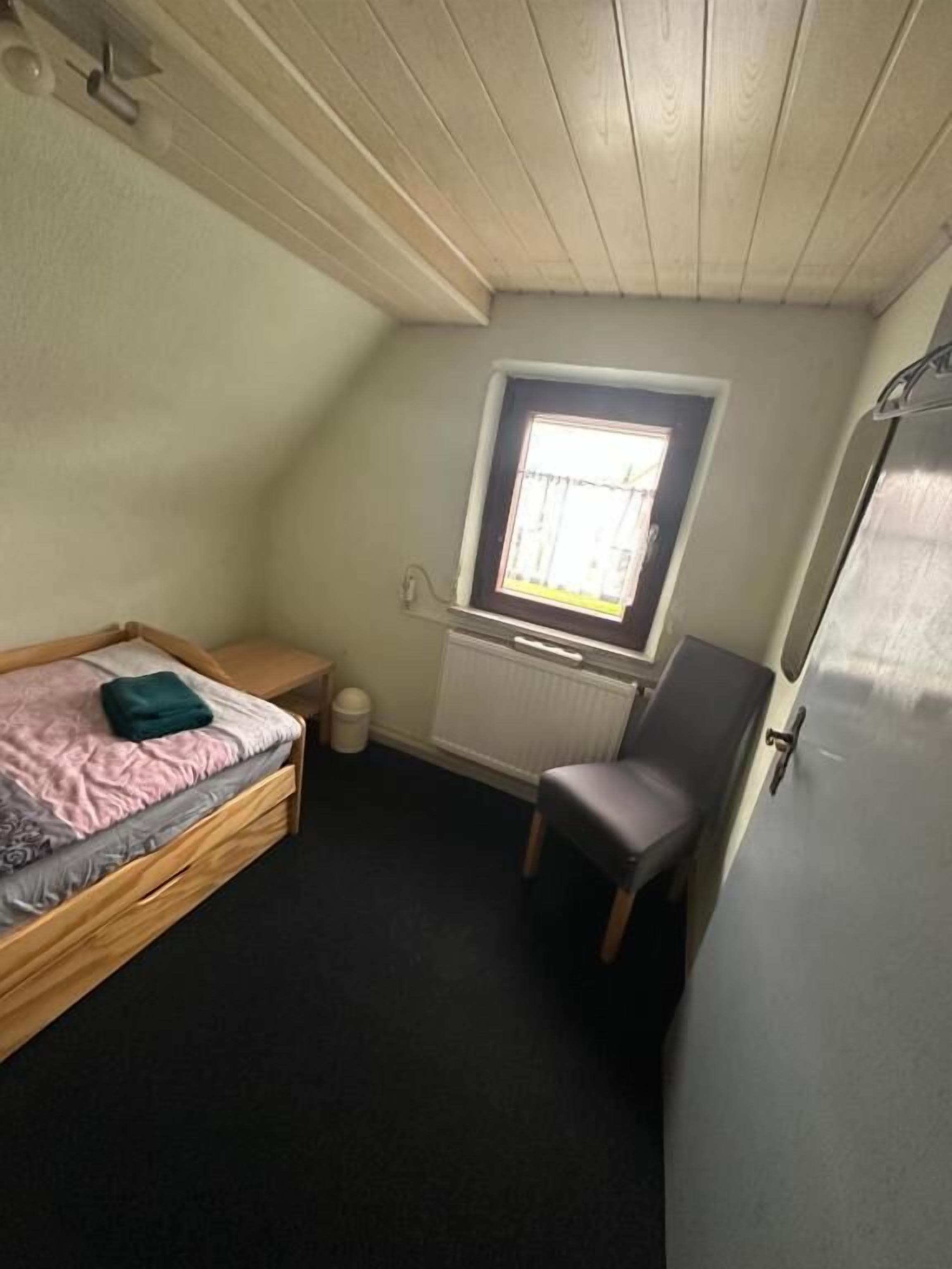 Single Room | Iron/ironing board, free WiFi