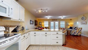 Fridge, microwave, oven, stovetop - Ocean Whisper: 3  BR, 2  BA House in Crystal Beach, Sleeps 8 (Bolivar Peninsula)