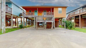Exterior - Ocean Whisper: 3  BR, 2  BA House in Crystal Beach, Sleeps 8 (Bolivar Peninsula)