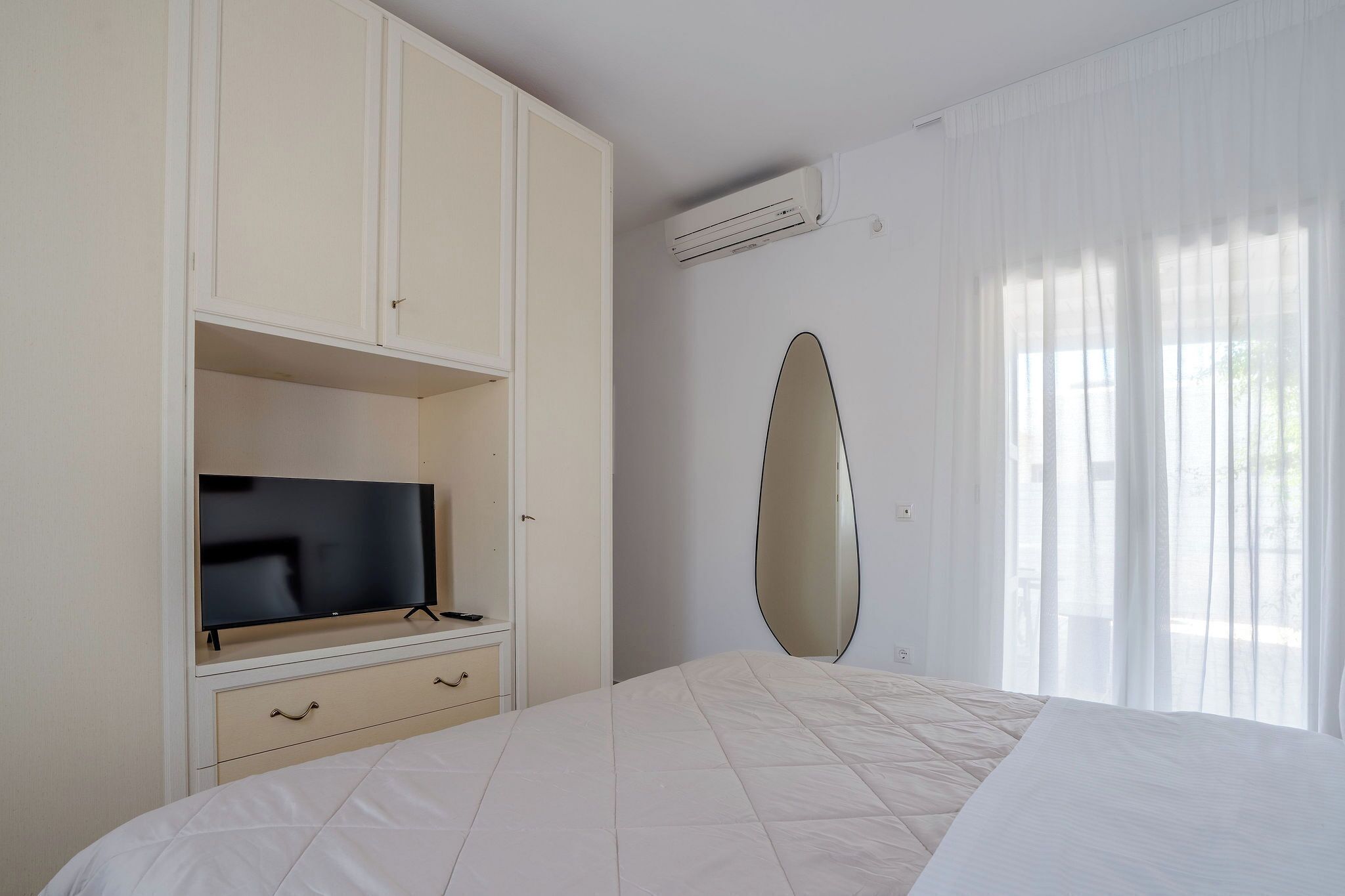 Caixa forta a l'habitació, planxa i posts de planxar i wifi gratuïta 