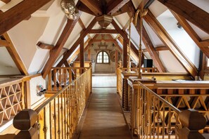 المنشأة من الداخل