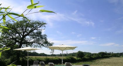Natururlaub im Anwesen mit Haustieren, Pool und Garten