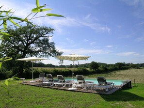 Pool - Rustic Cottage in Neuilly-le-Réal, Pets Allowed (Neuilly-le-Réal)