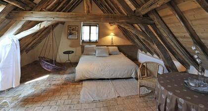 Rustic Cottage in Neuilly-le-Réal, Pets Allowed