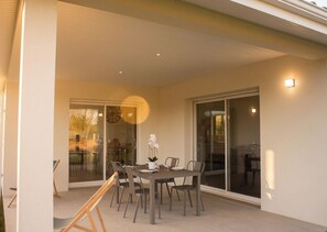 Outdoor dining - Comfortable house between forest and ocean (Mimizan)