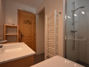 Bathroom - Les Gets - 2-Bedroom Apartment Near Slopes with Balcony and Parking (Les Gets)