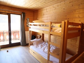 2 bedrooms, free WiFi - Les Gets - 2-Bedroom Apartment Near Slopes with Balcony and Parking (Les Gets)