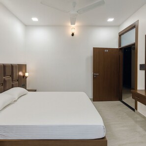 مكواة/لوح كي وواي فاي وملاءات أسرّة