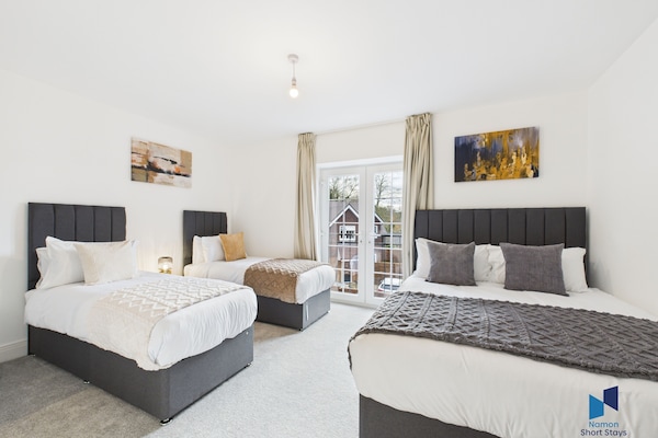 4 bedrooms, iron/ironing board, travel cot, free WiFi