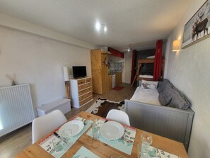 Free WiFi - Cozy studio in Montgenèvre, near center, sunny balcony (Montgenèvre)